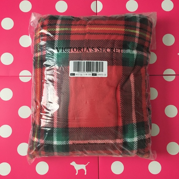 PINK VS Cozy Blanket Plaid New With Tag Limited Edition
